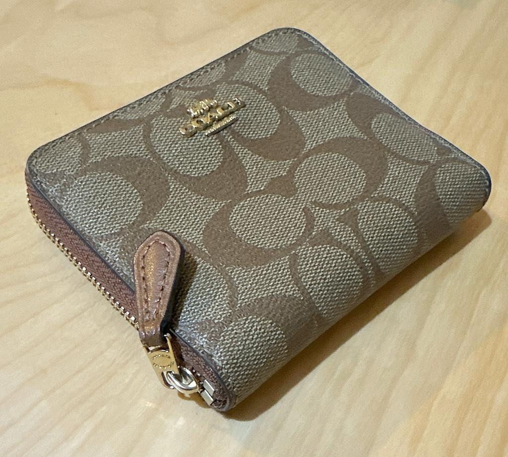 Coach Wallet In Signature Canvas, Women's Fashion, Bags & Wallets