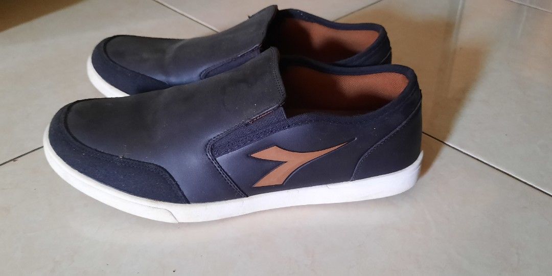 Diadora slip top on