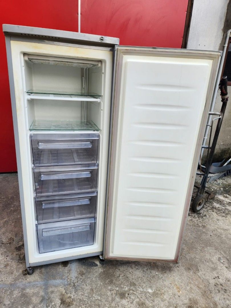 ELBA freezer satu pintu 300 Liter, TV & Home Appliances, Kitchen