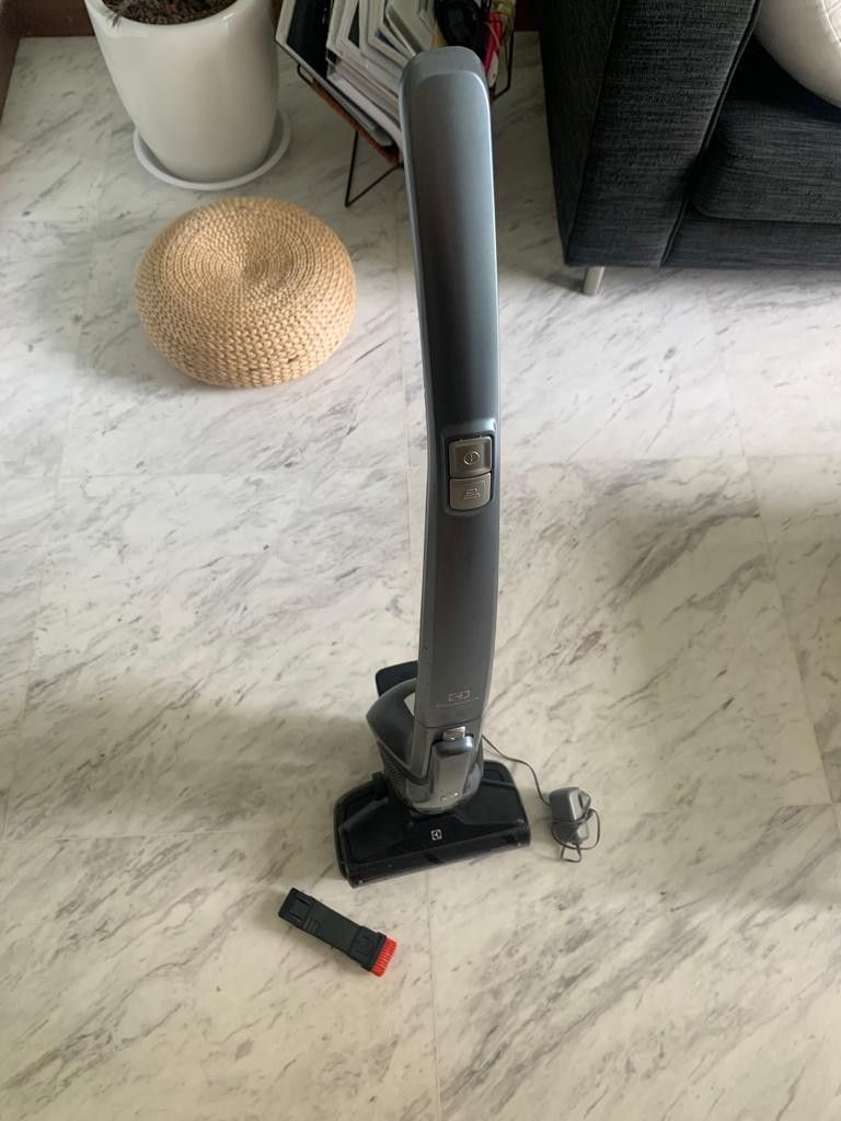 Electrolux Cordless Vacuum, TV & Home Appliances, Vacuum Cleaner