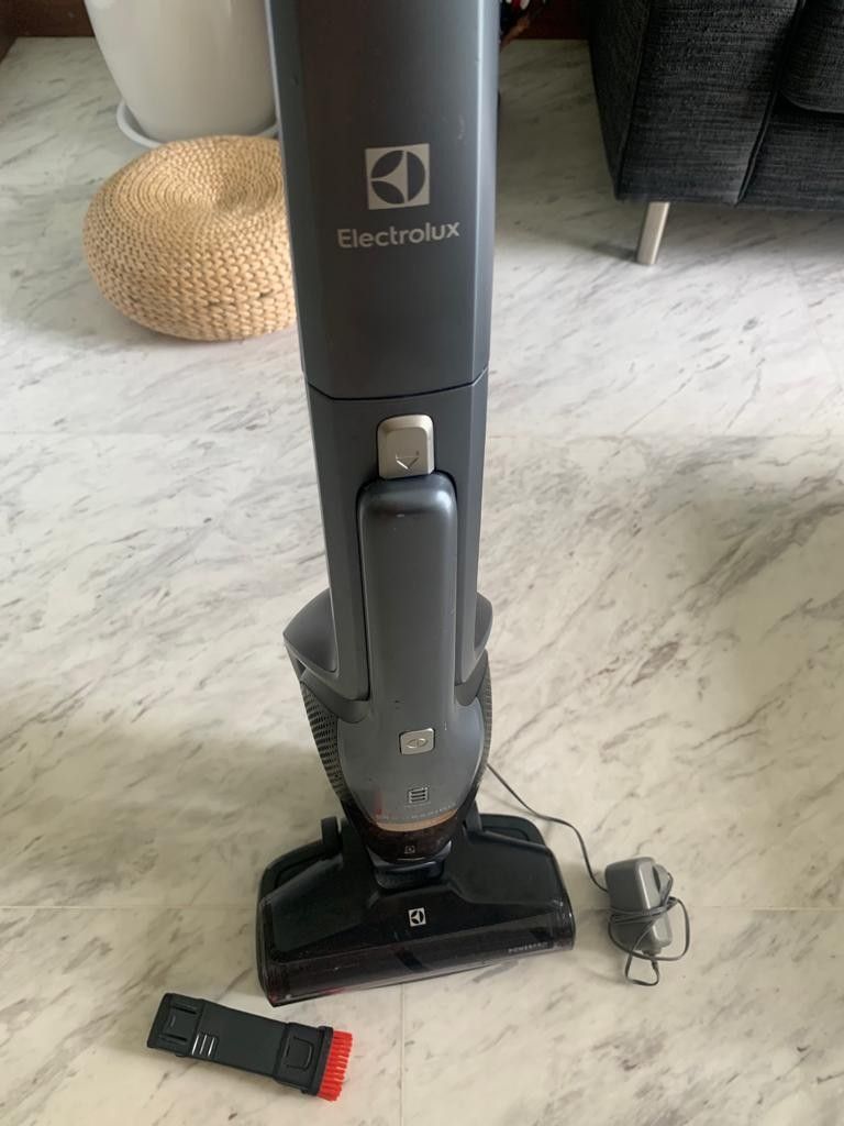 Electrolux Cordless Vacuum, TV & Home Appliances, Vacuum Cleaner