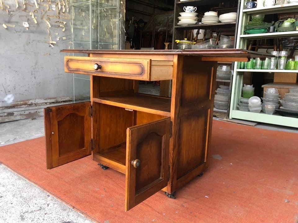 Extendable mobile service table on Carousell