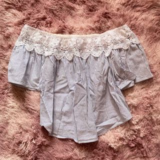 Forever 21 Summer Off shoulder top with lace