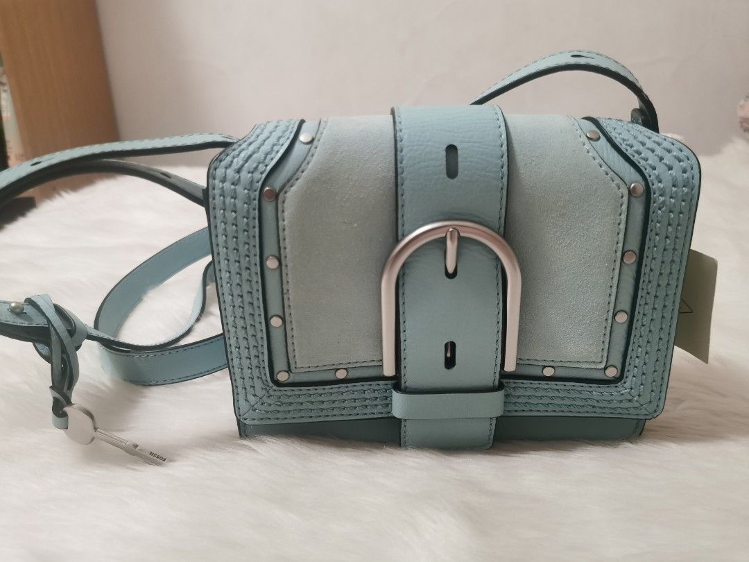 Fossil bag (Category: Cross-body Bags) located in Cainta. Submitted by ronz05 (Listing ID 1220202138, Image 1). Description: Fossil Willey Saddle Bag Suede Leather Blue.