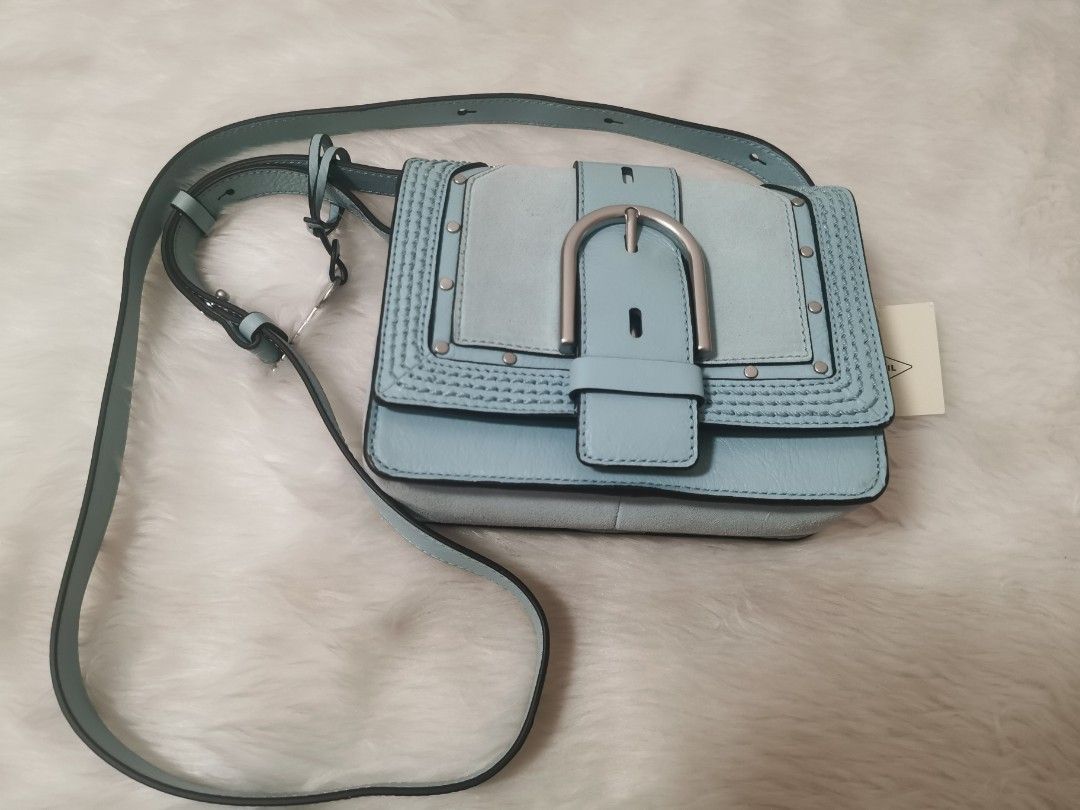 Fossil bag (Category: Cross-body Bags) located in Cainta. Submitted by ronz05 (Listing ID 1220202138, Image 2). Description: Fossil Willey Saddle Bag Suede Leather Blue.