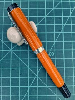 fountain pen revolution fpr v1 orange with black caps (EF)