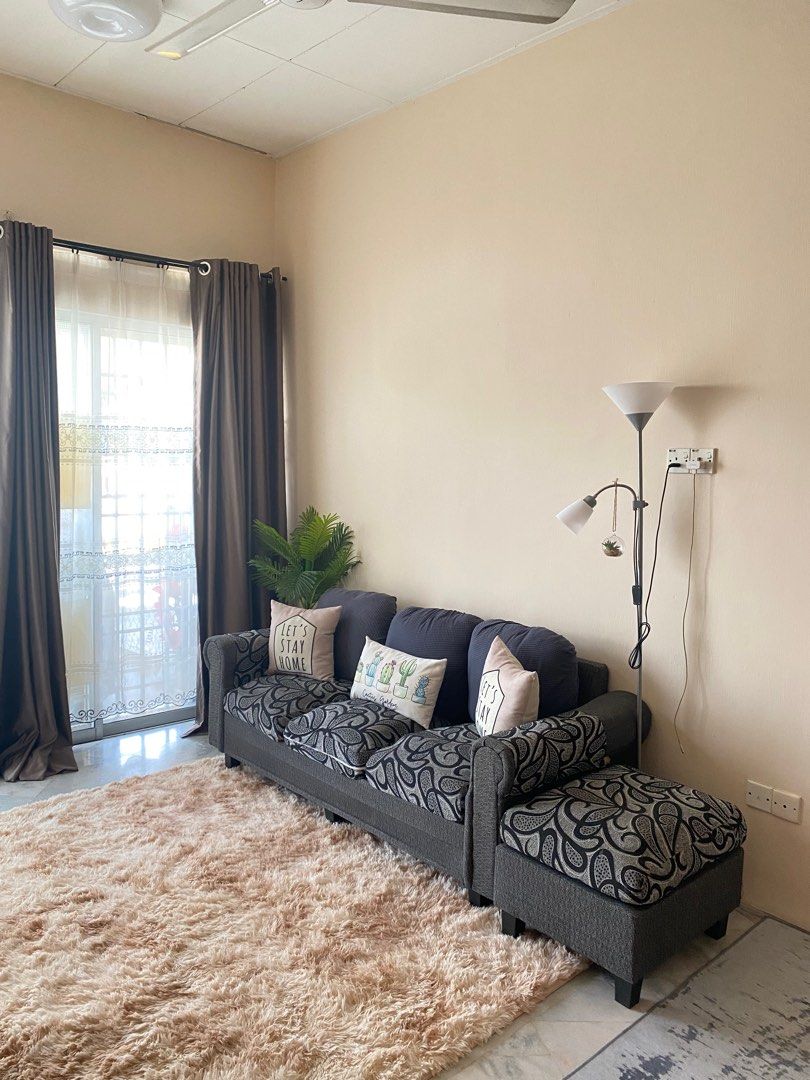 Freehold, Furniture & Home Living, Furniture, Sofas on Carousell