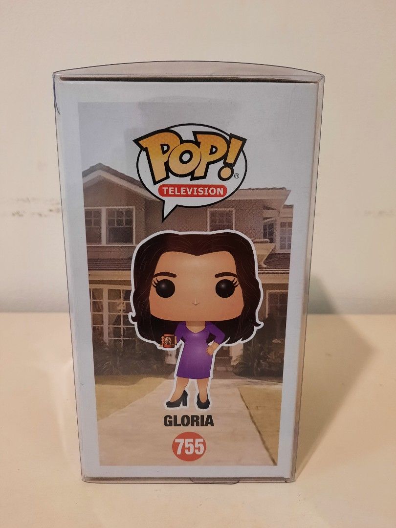 Gloria Delgado Pritchett on Carousell