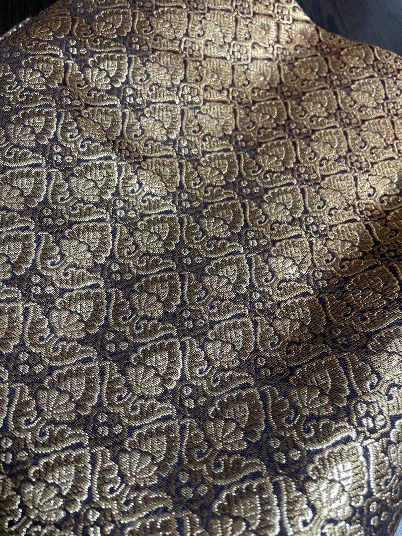 Golden victorian table runner, Furniture & Home Living, Home Decor