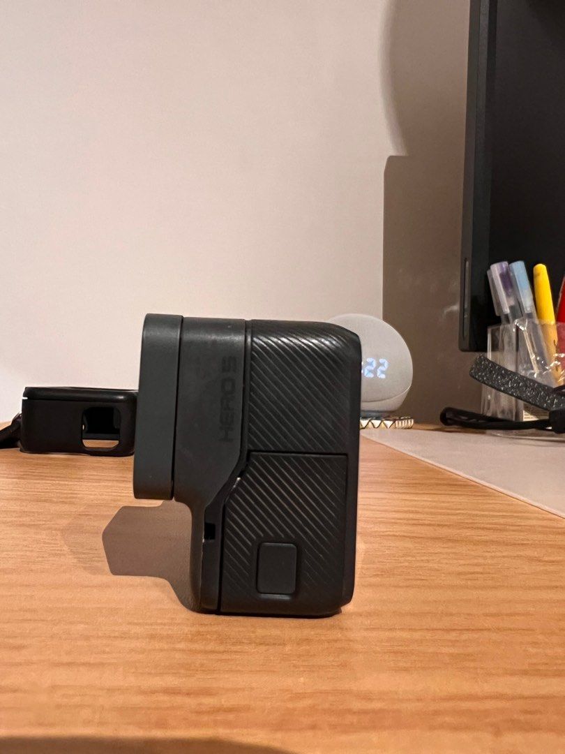 GoPro Hero 5 + 64 gb memory card (Category: Cameras) located in Bacoor. Submitted by hundeclutters (Listing ID 1220311310, Image 3). Description: GoPro Hero 5 - used twice only then kept unused With charging cord, battery, and 64 gb memory card.