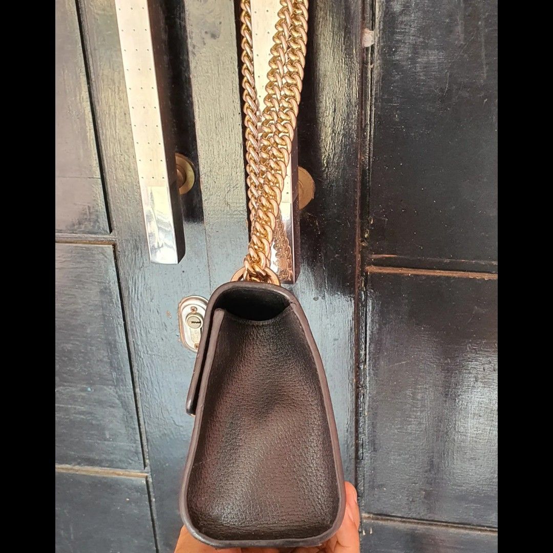 Gucci 432182 sales
