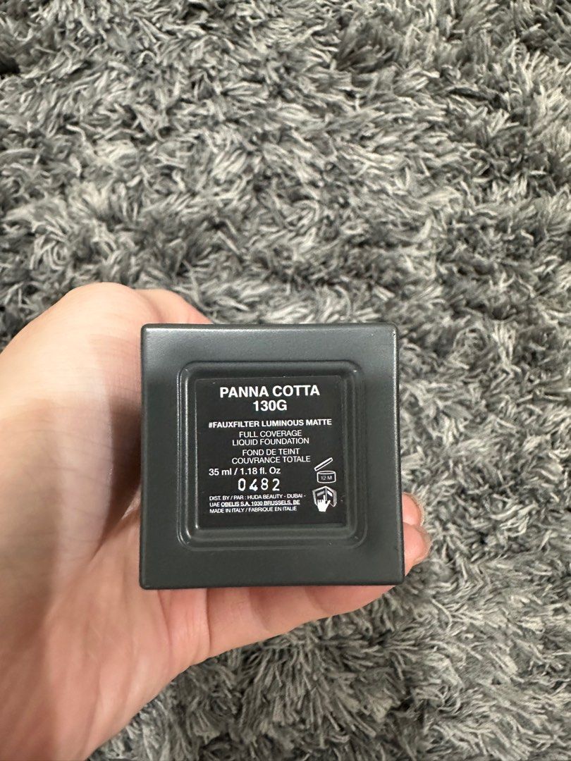 Huda Beauty full coverage liquid foundation (shade panna cotta 130G