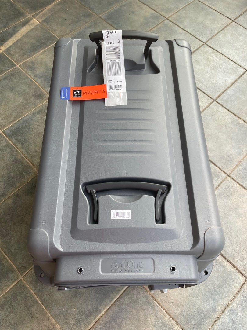 IATA approved Pet Travel Crate (80x57x60cm), Pet Supplies, Homes
