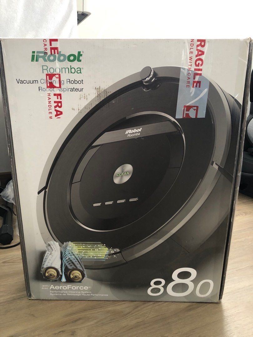 Novelista biología medios de comunicación iRobot Roomba 880 (dead battery) with 3 x Virtual Wall Lighthouse units, TV  & Home Appliances, Vacuum Cleaner & Housekeeping on Carousell