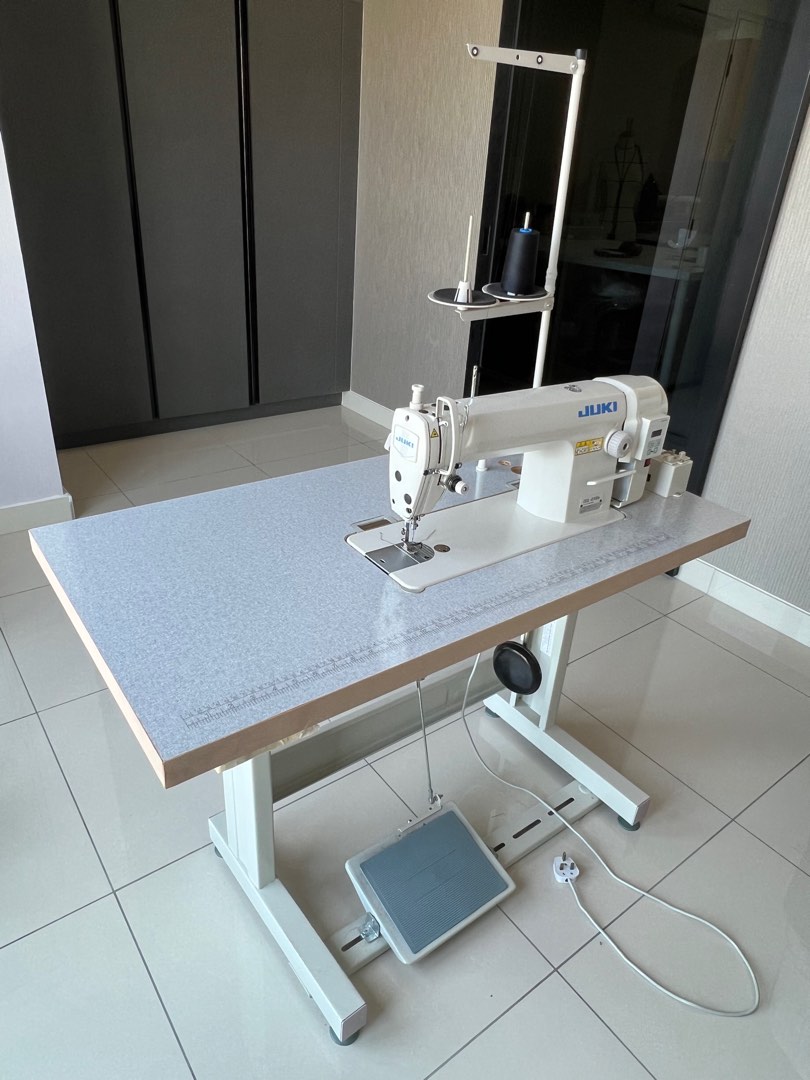 JUKI Industrial Sewing Machine with Auto ThreadSpinning Machine (DDL
