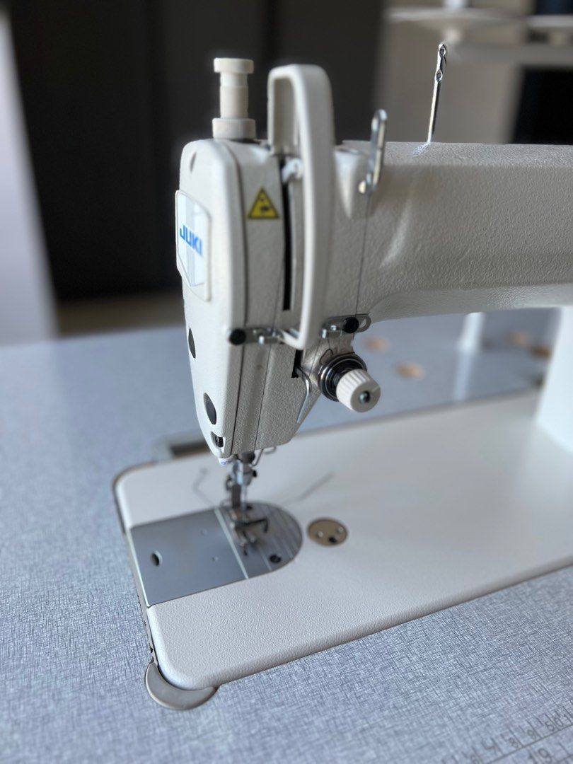 JUKI Industrial Sewing Machine with Auto ThreadSpinning Machine (DDL
