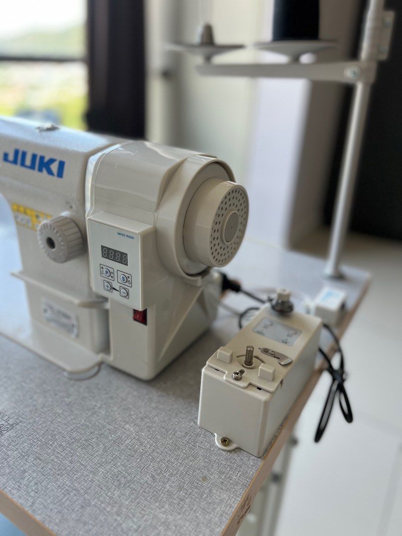 JUKI Industrial Sewing Machine with Auto ThreadSpinning Machine (DDL