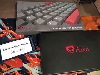 Keycaps - Akko Cherry Psittacus, Milkyway CMM BoW r2, Ghost Judges DMG