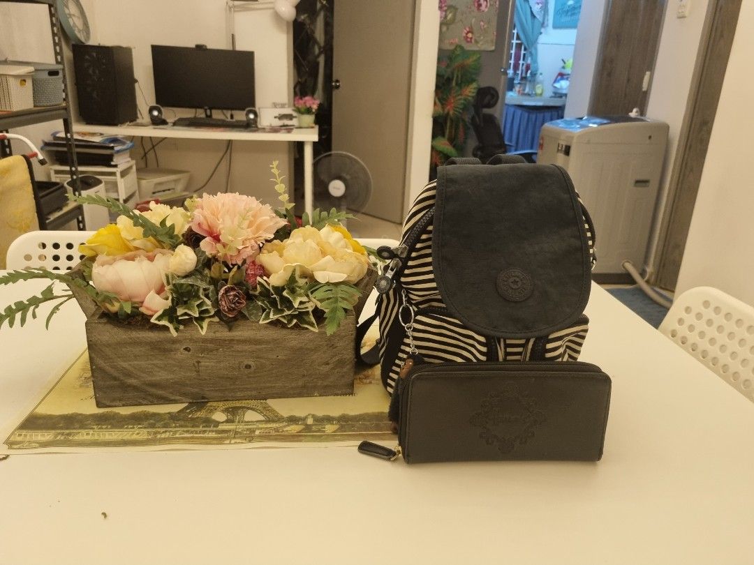 Kipling firefly store up review