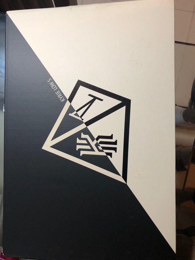 Kyrie 5 logo outlet