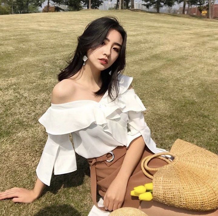 Leah Peek A Shoulder Top Women s Fashion Tops Blouses on Carousell