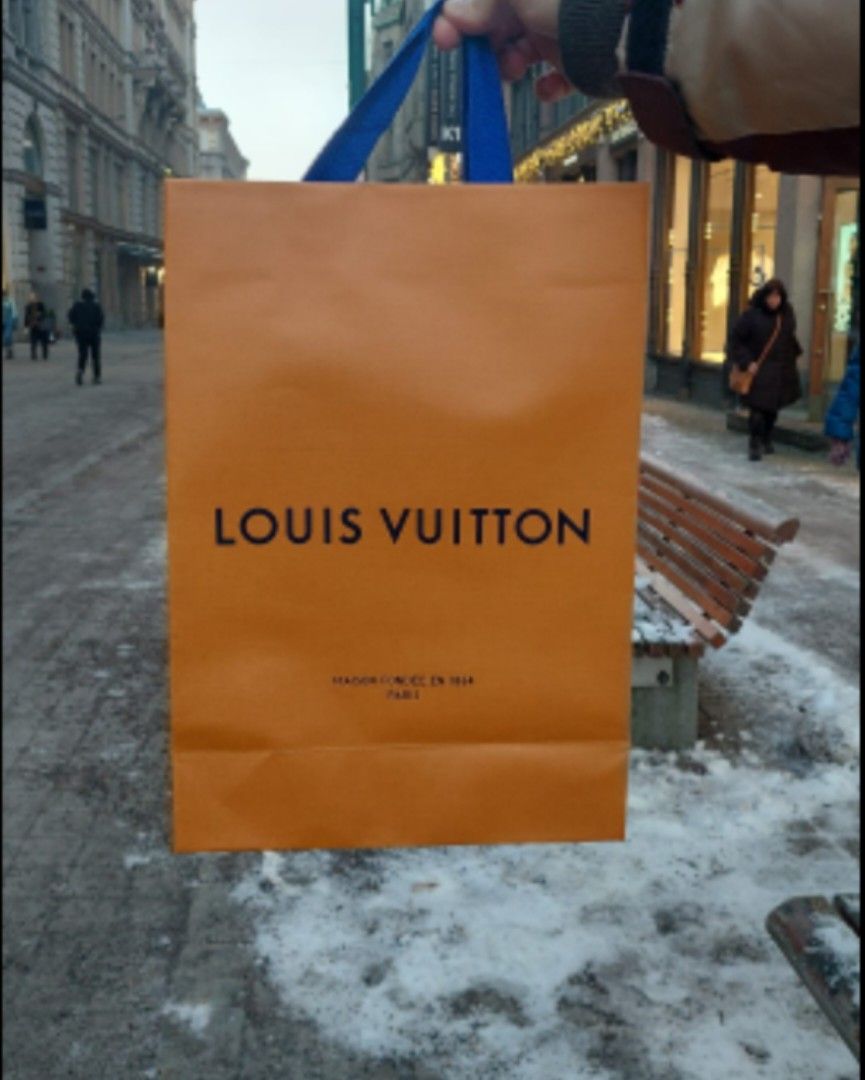 Louis Vuitton LV Pochette Coussin silver Silvery Leather ref.785116 - Joli  Closet