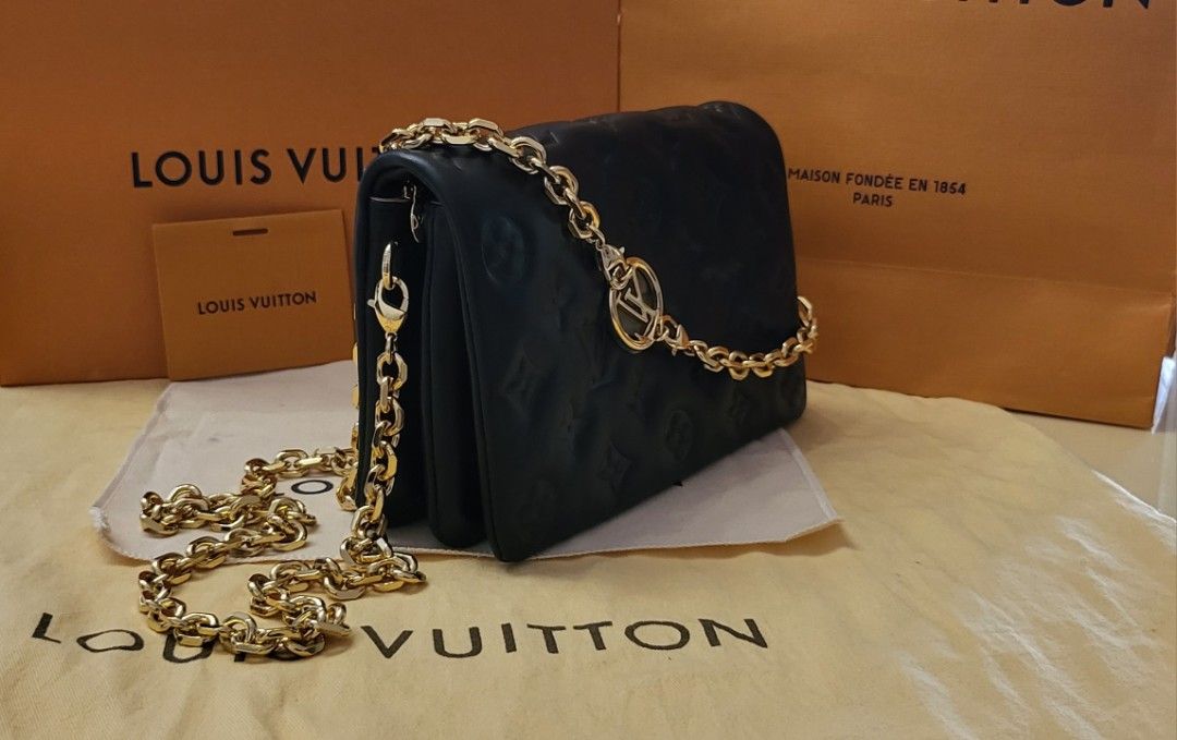 Louis Vuitton LV Pochette Coussin Golden Leather ref.375261 - Joli Closet