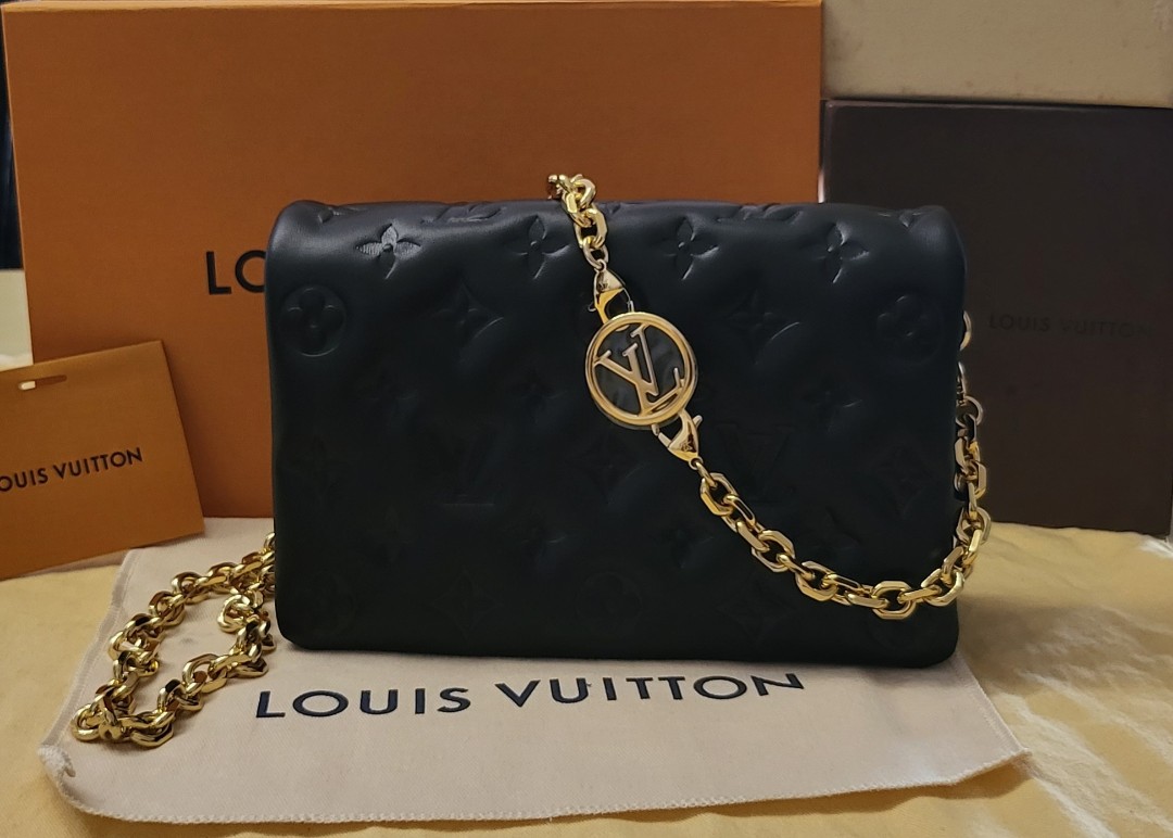 Louis Vuitton LV Pochette Coussin silver Silvery Leather ref.785116 - Joli  Closet
