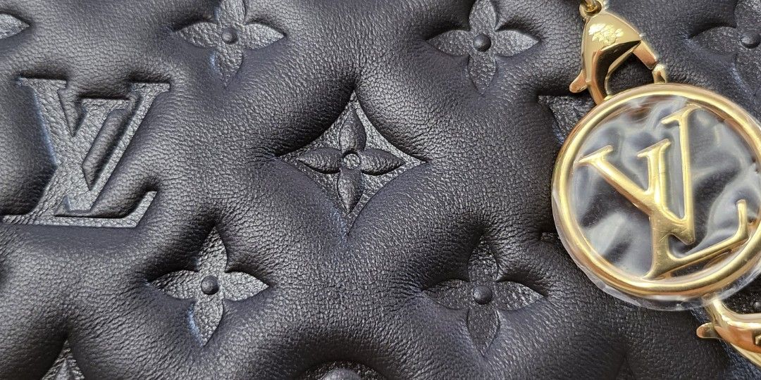 Louis Vuitton LV Pochette Coussin Golden Leather ref.375261 - Joli
