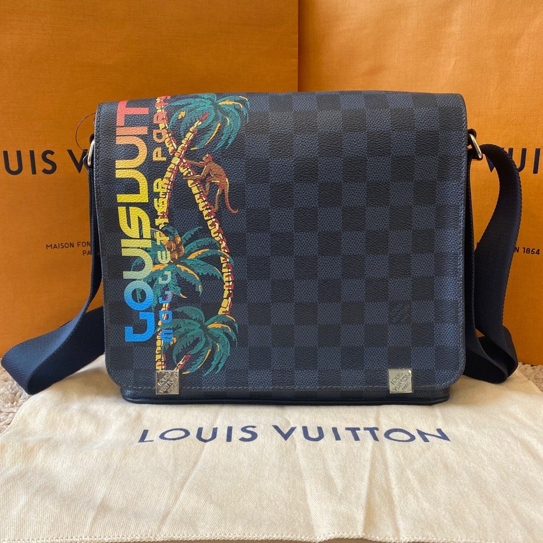 Louis Vuitton Damier Infini Leather District PM, Luxury, Bags & Wallets on  Carousell