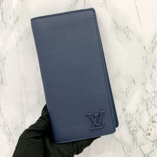 Louis Vuitton M30295 Taiga Leather Multiple Calfskin Wallet (RFID)