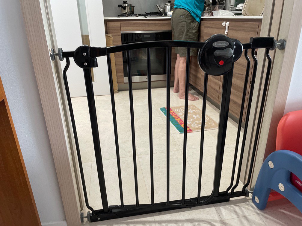 Lucky baby clearance safety gate
