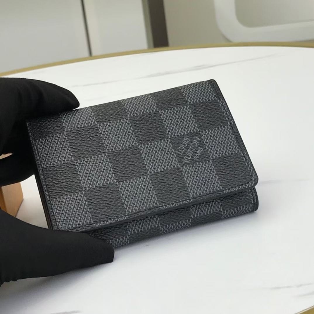 Louis Vuitton Amerigo Wallet, Men's Fashion, Watches & Accessories, Wallets  & Card Holders on Carousell