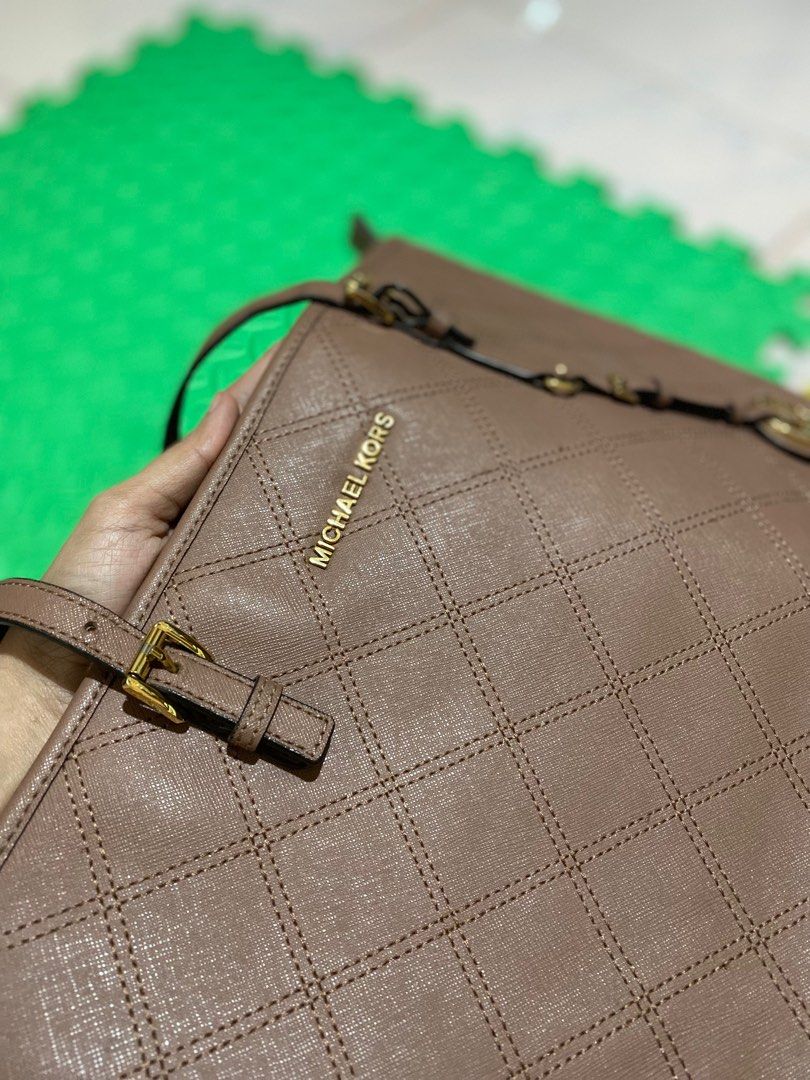 MICHAEL KORS taupe jet set tote (Category: Luxury Bags & Wallets) located in Caloocan City. Submitted by yvxsh.xviii (Listing ID 1220170131, Image 3). Description: Legit and original MICHAEL KORS bag (not fake, not imitation) With care card Without dustbag Issues refer to photos Strap length: approx. 70cm Strap width: approx. 1.1 cm Total height: approx. 28 cm Total length: approx. 46 cm Total width: approx. 15 cm.
