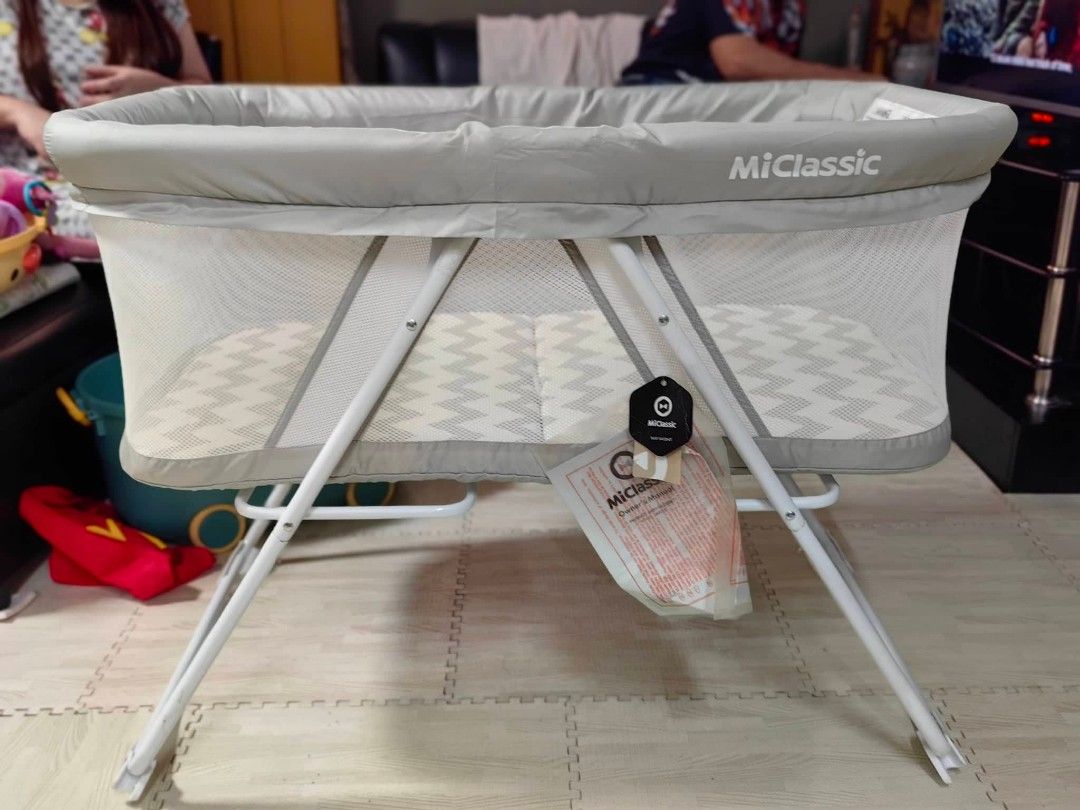 Miclassic crib Babies Kids Baby Nursery Kids Furniture Cots