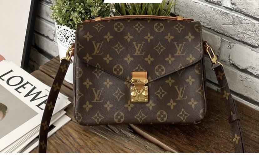 Petite pochette lv hot sale