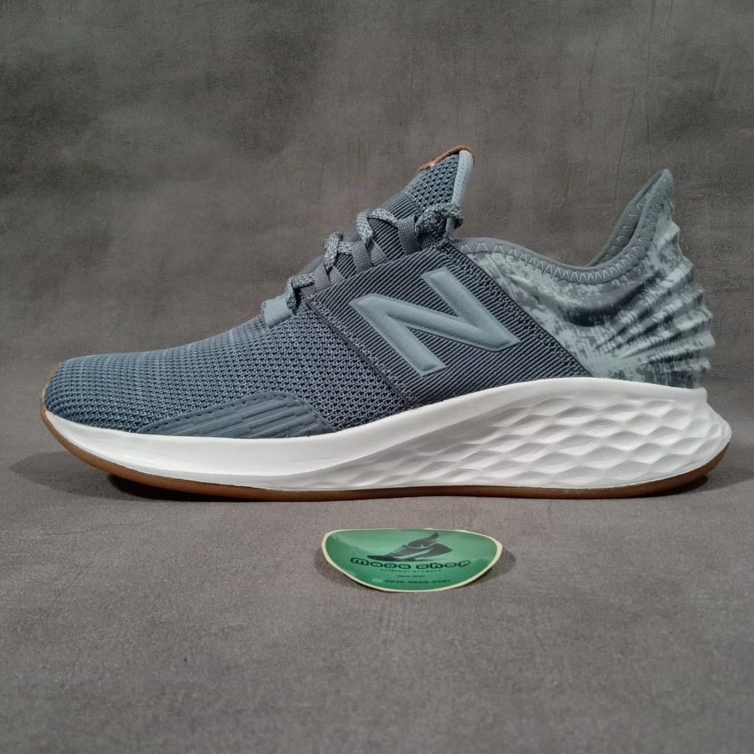 NEW BALANCE FRESH FOAM ROAV. ORIGINAL BNIB 100%, Fesyen Pria, Sepatu ,  Sneakers di Carousell
