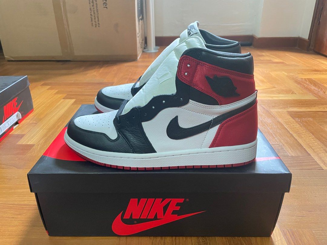 Nike air jordan 1 satin black toe