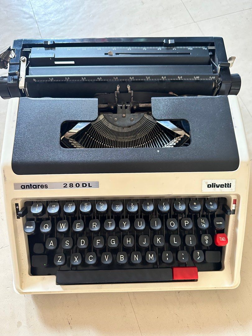 Olivetti Antares 280DL Vintage Typewriter, Hobbies & Toys ...