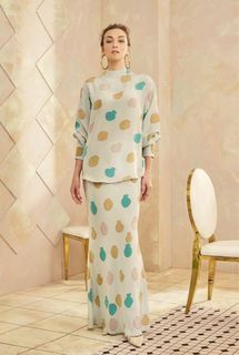 Piecesbyraeesa Silk Batik set