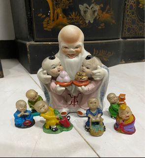 Porcelain Buddah Statue Figurine with FREE 6 Mini Monks