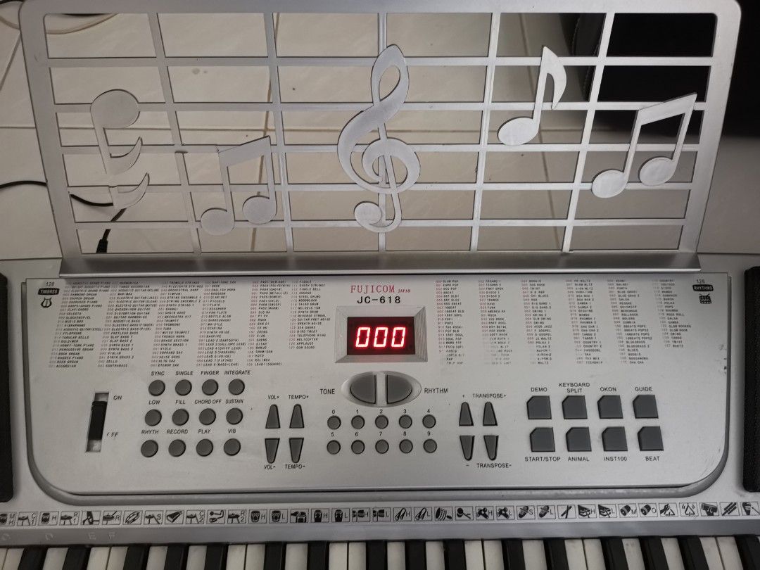 Saya jual electric piano with mic