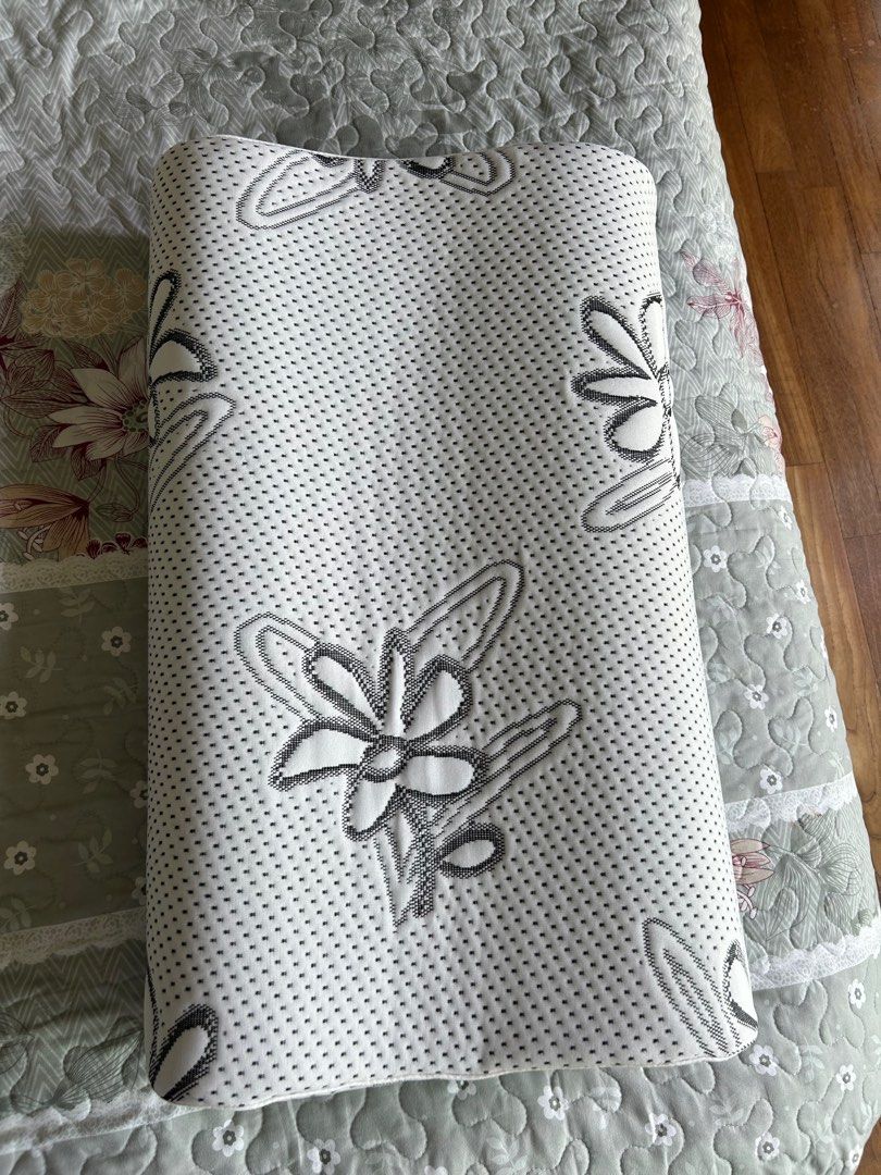 Seahorse memory clearance foam pillow