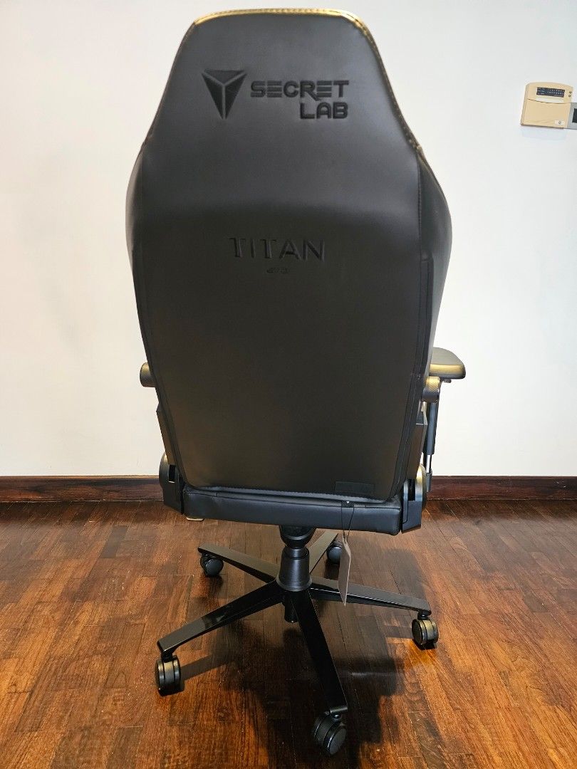 Secret labs Gaming titan chair, Furniture & Home Living, Furniture