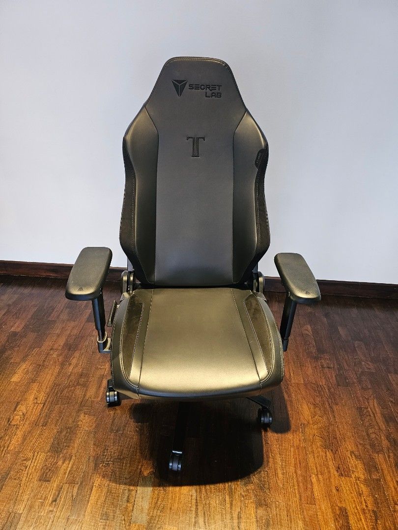 Secret labs Gaming titan chair, Furniture & Home Living, Furniture