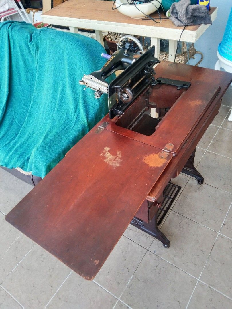 Sewing Machine, Hobbies & Toys, Collectibles & Memorabilia, Vintage