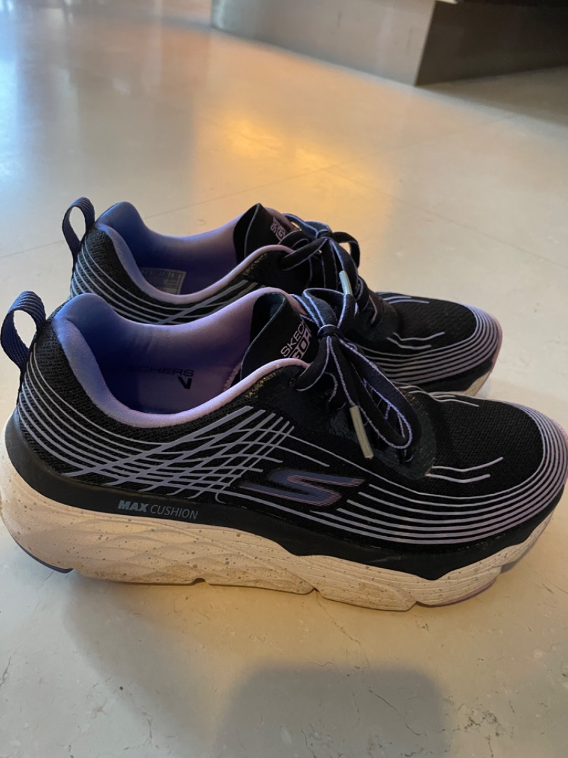 Sketchers woman, Women's Fashion, Footwear, Sneakers on Carousell