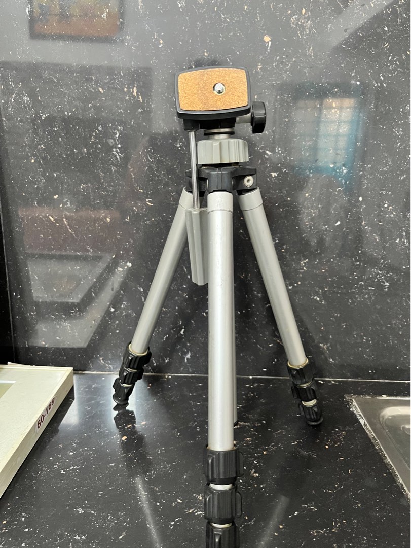 Slik 500 G tripod, Photography, Photography Accessories, Tripods & Monopods on Carousell