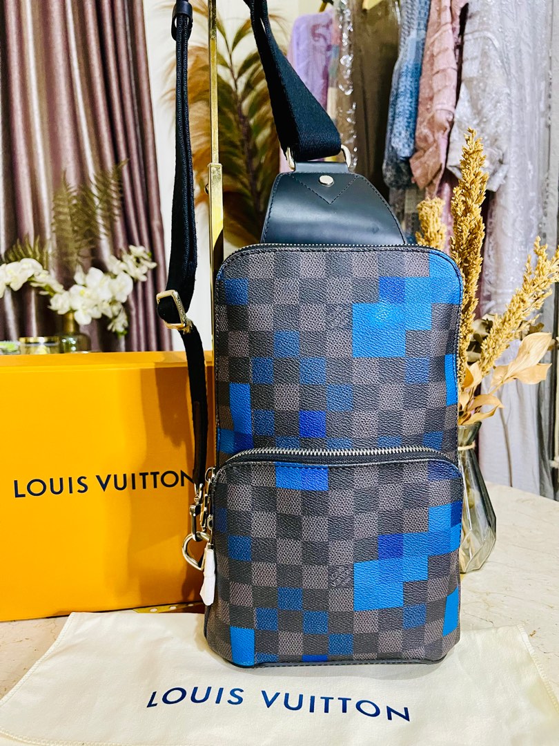 LV Damier Graphite Blue Pixelated Pochette Voyage, Barang Mewah, Tas &  Dompet di Carousell