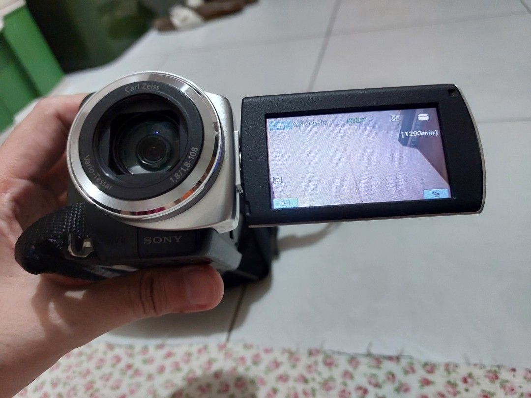 SONY hdd dcr sr47, Photography, Video Cameras on Carousell